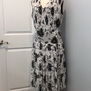 Halogen Grey Summer Dress with Pleated front and Skirt NWOT Sz 14